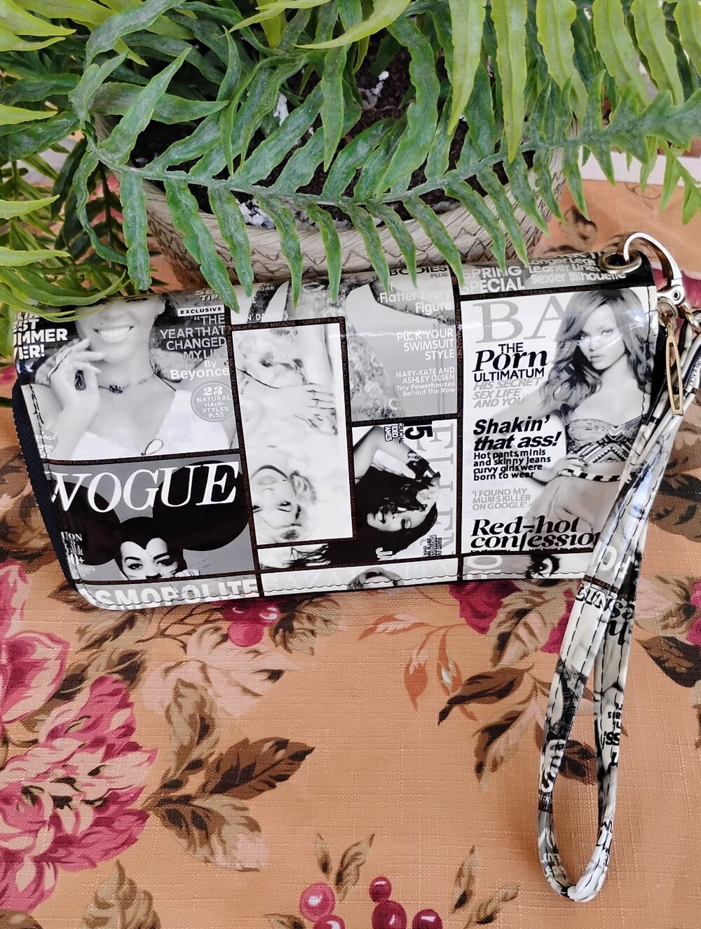 Black & White Magazine-Print Wristlet Clutch